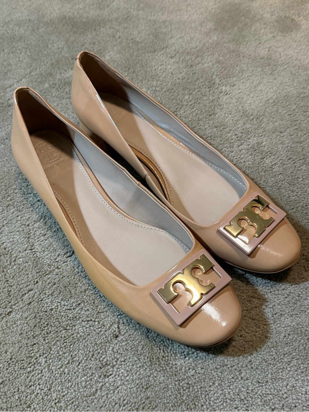 Tory Burch beige Patent Leather Logo Ballet Low Heels